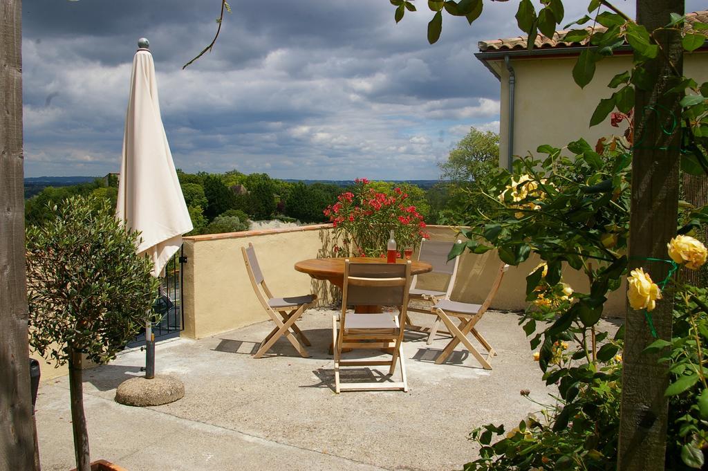 L'Ancienne Forge 27 Rue De La Creche Bourg Born Bed & Breakfast Villereal Exterior photo